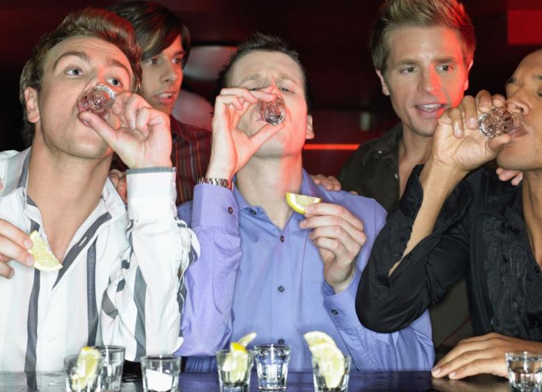 外国游客涌入中国,很多外国人都涌入中国游玩