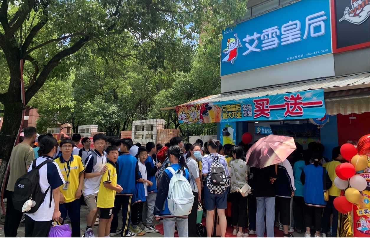 奶茶店一年的利润大概多少,自己开一家奶茶店