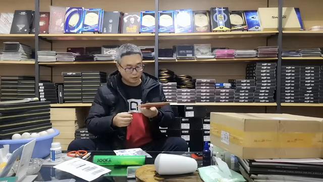 横板一面长胶一面用正胶好吗,横板两面是正胶可以比赛吗