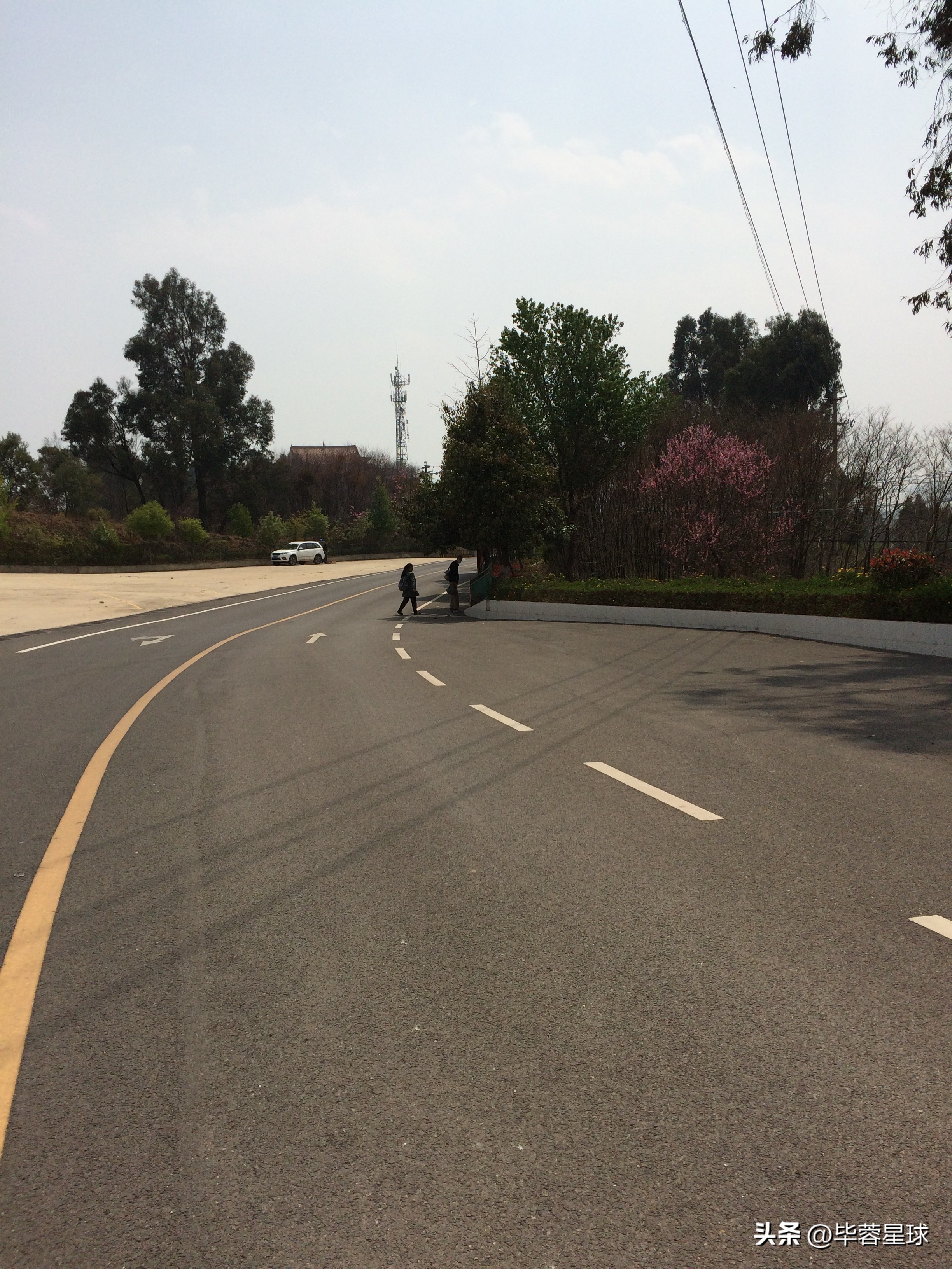 观音山公墓，为外婆下葬的一天，是提醒，是童年青春时代的告别