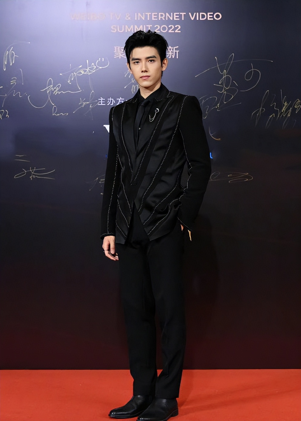 综艺杨紫白鹿赵露思杨超越金晨,虞书欣白鹿赵露思金晨杨紫合体