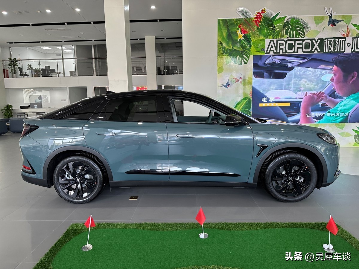 23款极狐阿尔法s森林版云雾灰,23款极狐阿尔法s森林续航