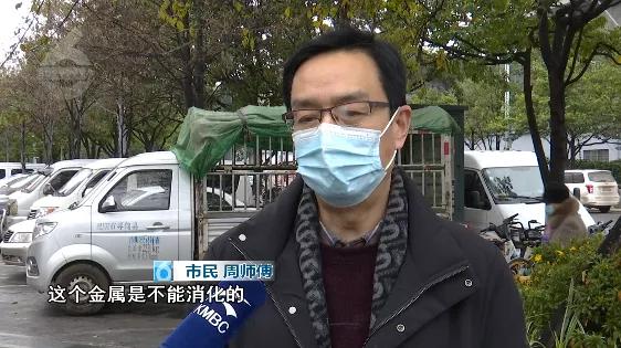 菜品里面吃出钢丝球老板找厨师,餐饮店吃出钢丝球老板态度差