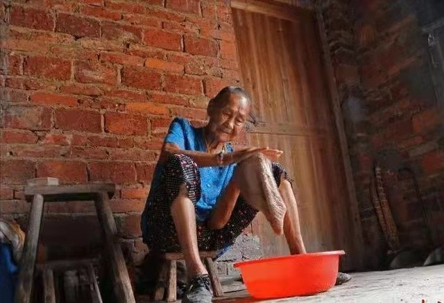 湖南永州银金花老人,唯一健在的抗战女兵银金花