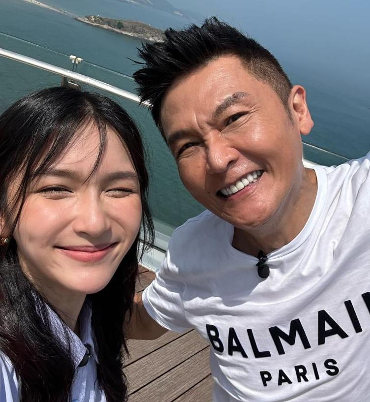 黄日华穿衣风格,黄日华年轻时踢球的视频