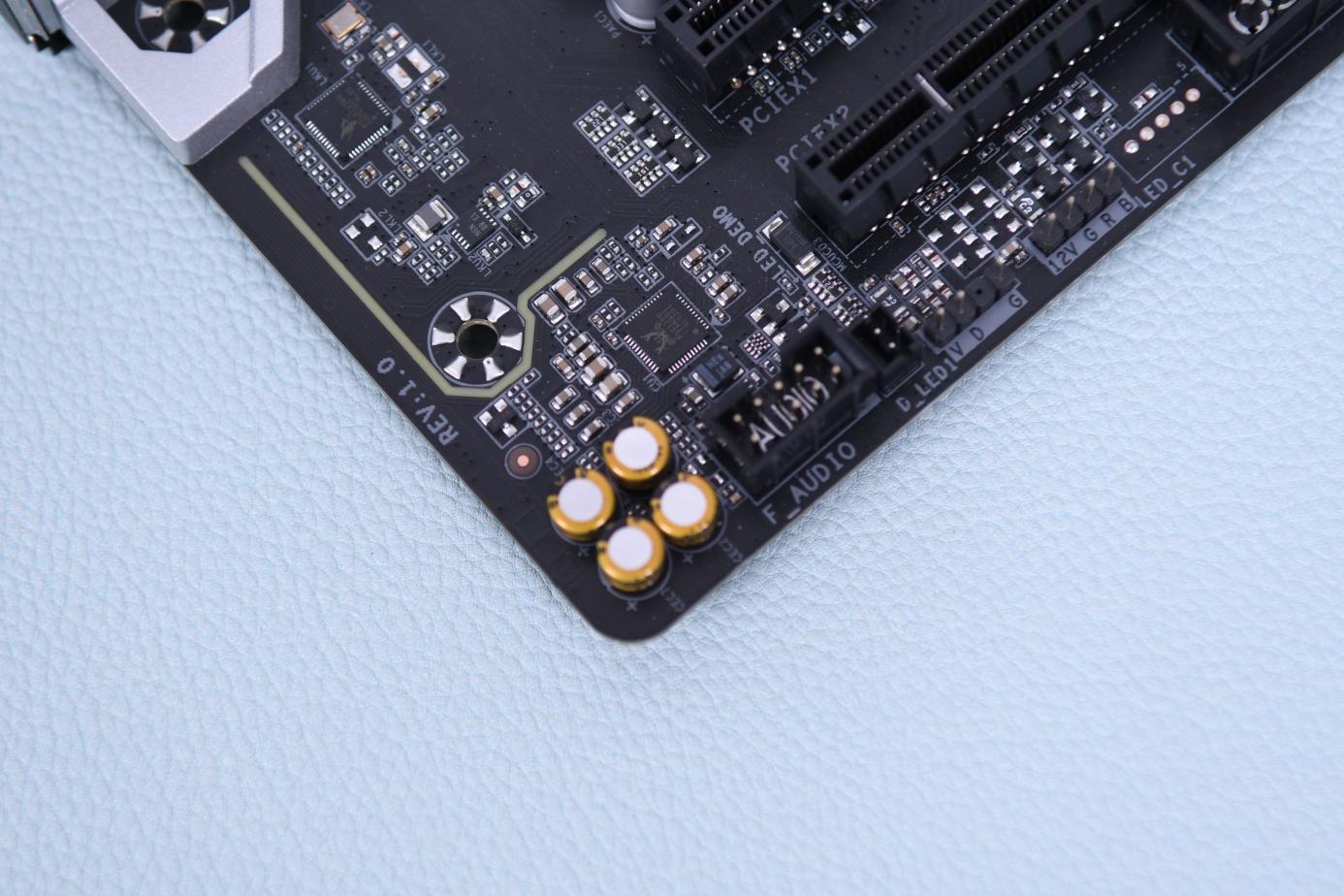 apu可以配独显吗,apu能不能加独显