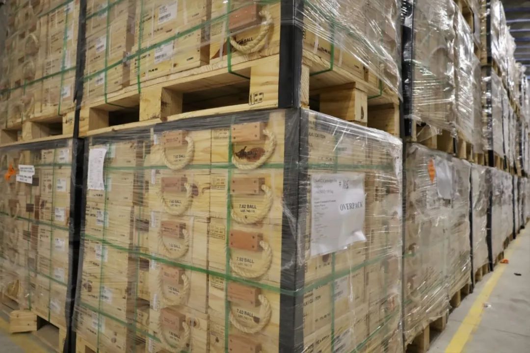 乌军炮击俄罗斯顿涅茨克平民区,俄哨所遭乌炮弹袭击现场一片狼藉