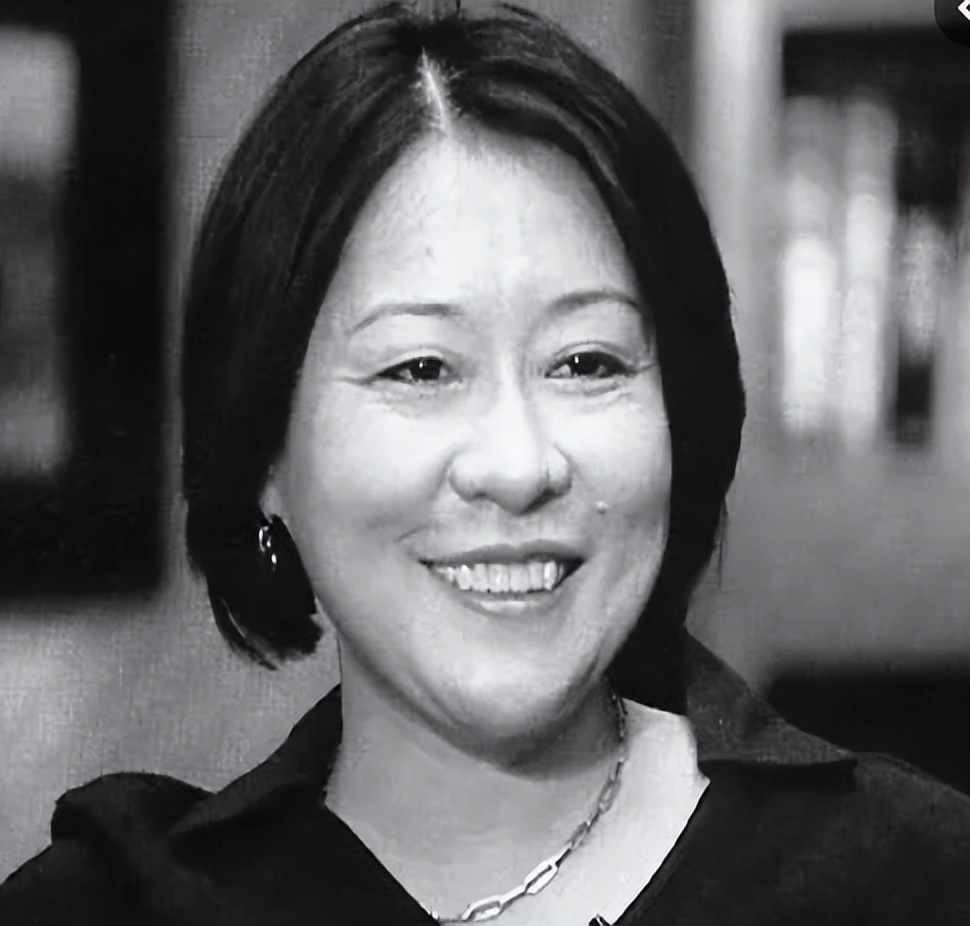 2004年毛刘两家聚会，刘源拉着李讷儿子问：像不像毛伯伯那张照片