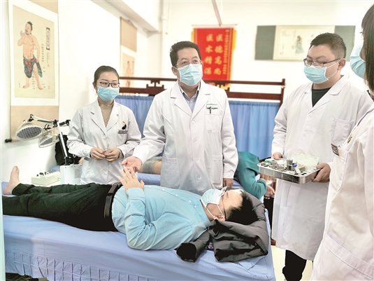 *赫布**：妙手医心“奇一针”