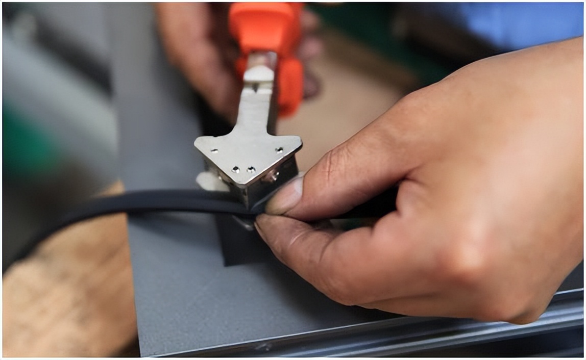 铝合金门窗选择哪个品牌可靠,门窗铝合金好还是塑钢好怎样选择