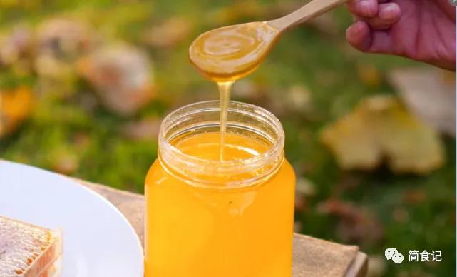 4招教你鉴别蜂蜜真假简单又有效,蜂蜜辨真假