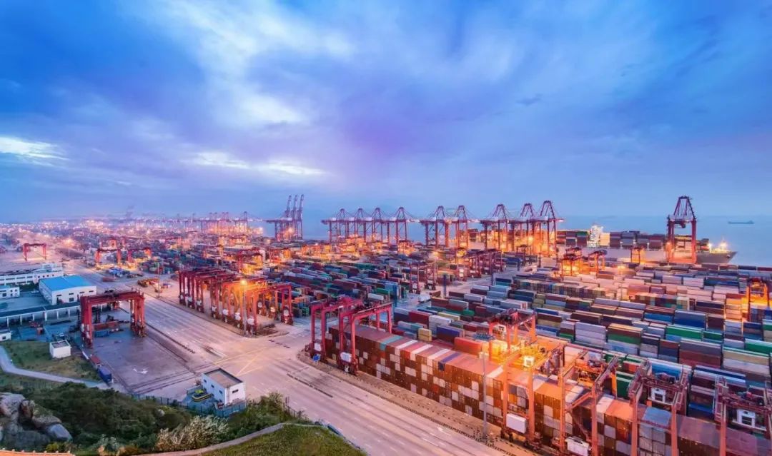 美国外贸订单脱钩,危机升级美国经济受重创