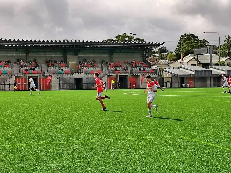 在悉尼PenshurstPark彭斯赫斯特公园球场，看一场社区少年足球赛