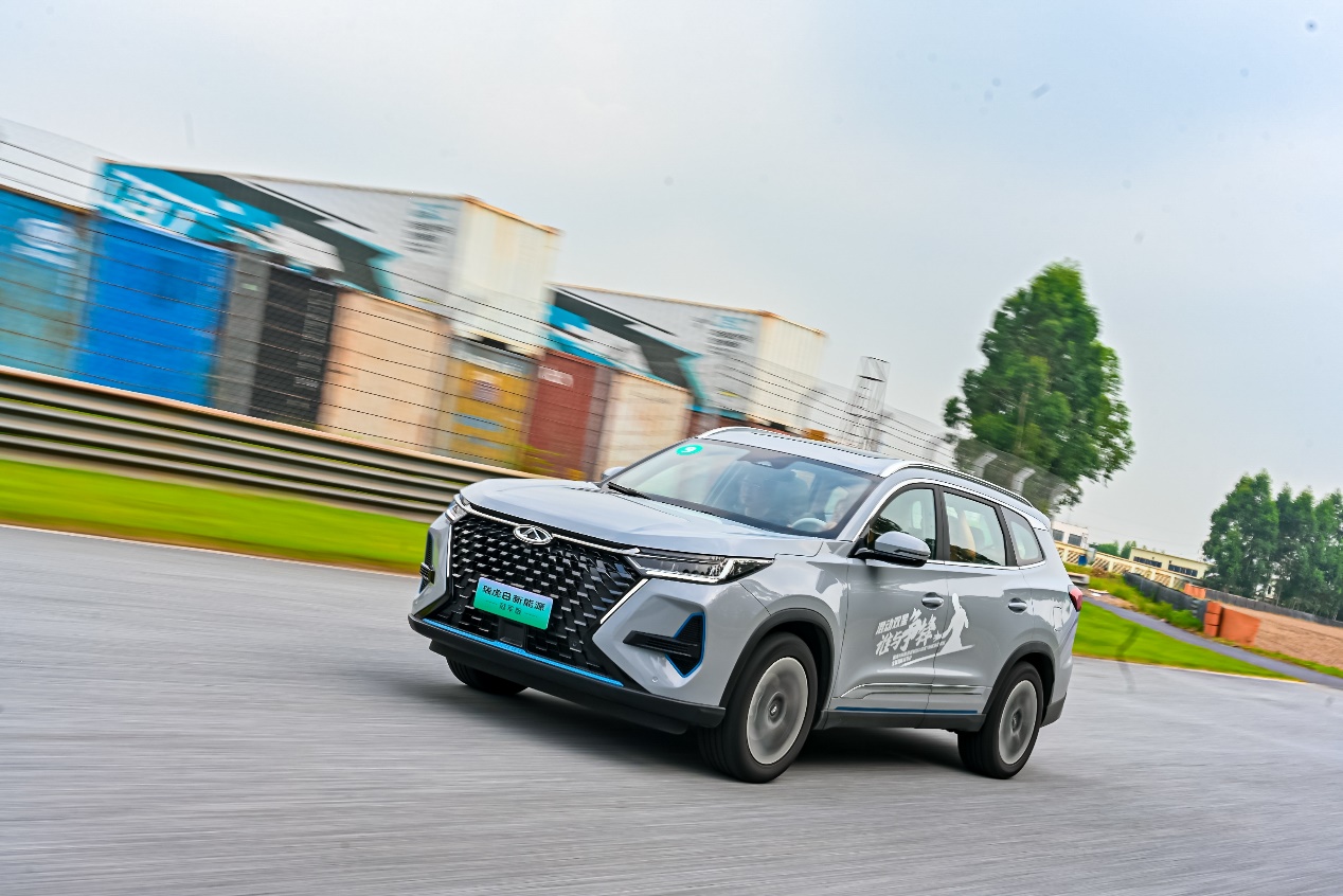 奇瑞虎八2.0七座驾驶感受,奇瑞虎7对比瑞虎8