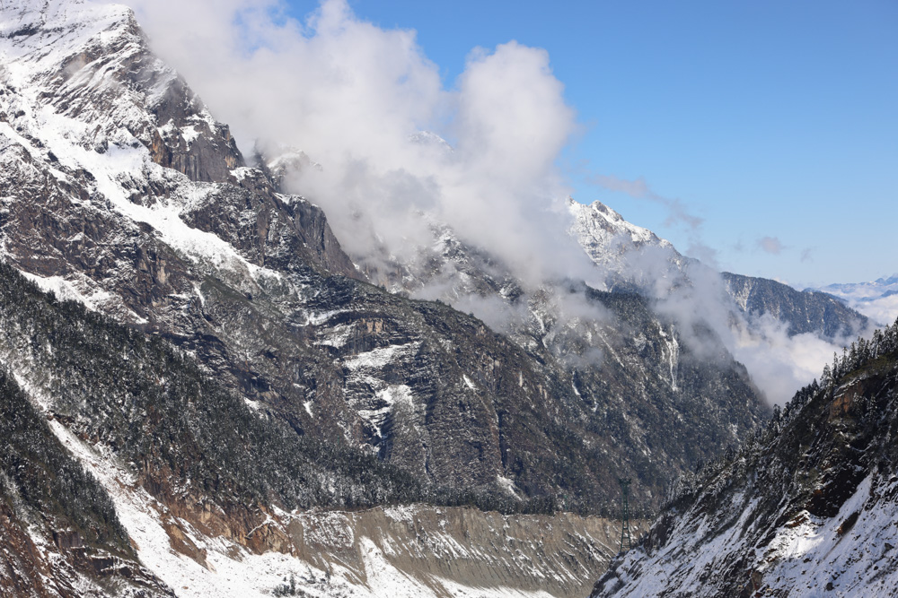 海螺沟里面的景区,海螺沟雪山山顶介绍