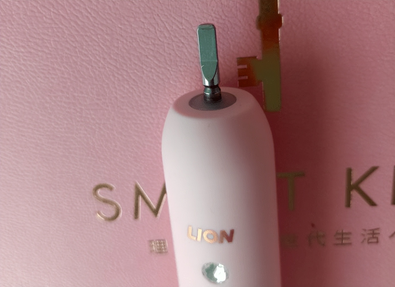 欧乐b电动牙刷p3000和p4000哪个好,mcomb电动牙刷和usmile电动牙刷