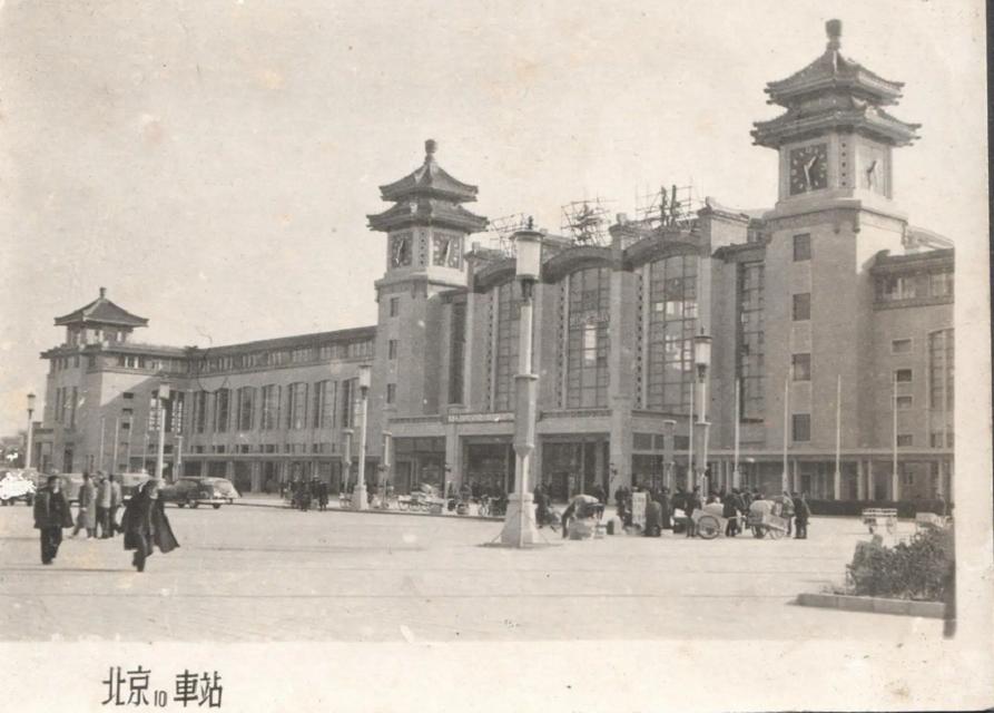 三个人结拜为兄弟，建国后：一人是铁匠，一人是农民，一人是主席