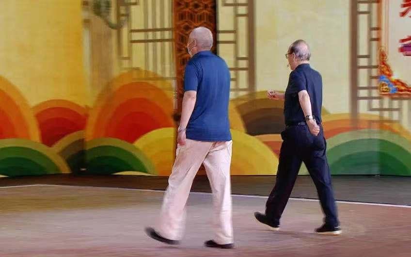 不吃饭的人容易得老年痴呆,不吃早餐的人会长寿吗