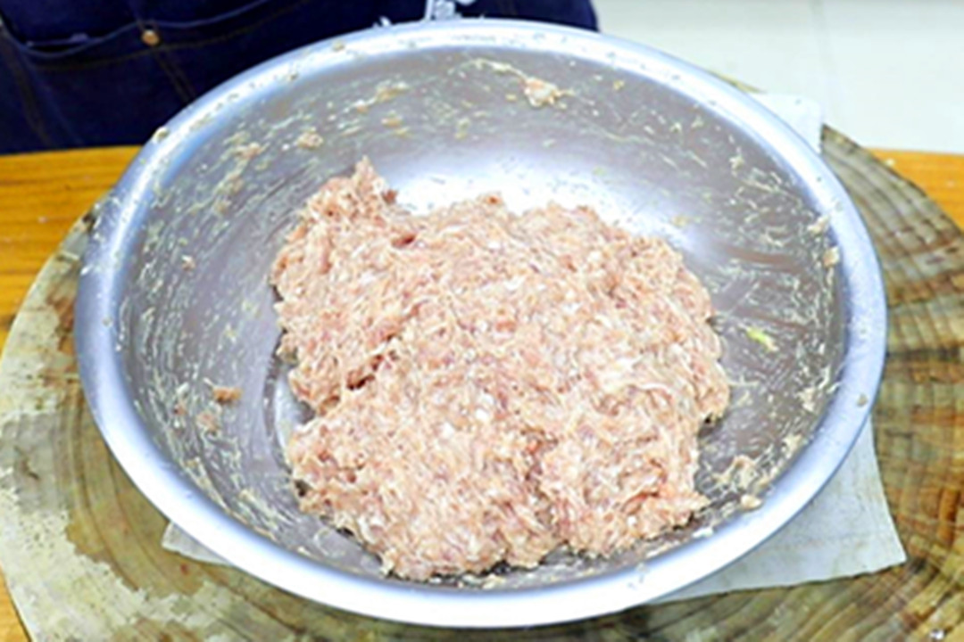 馄饨吃着像饺子?那是馅没调好!牢记“放1味加1油”,馅香汤又鲜