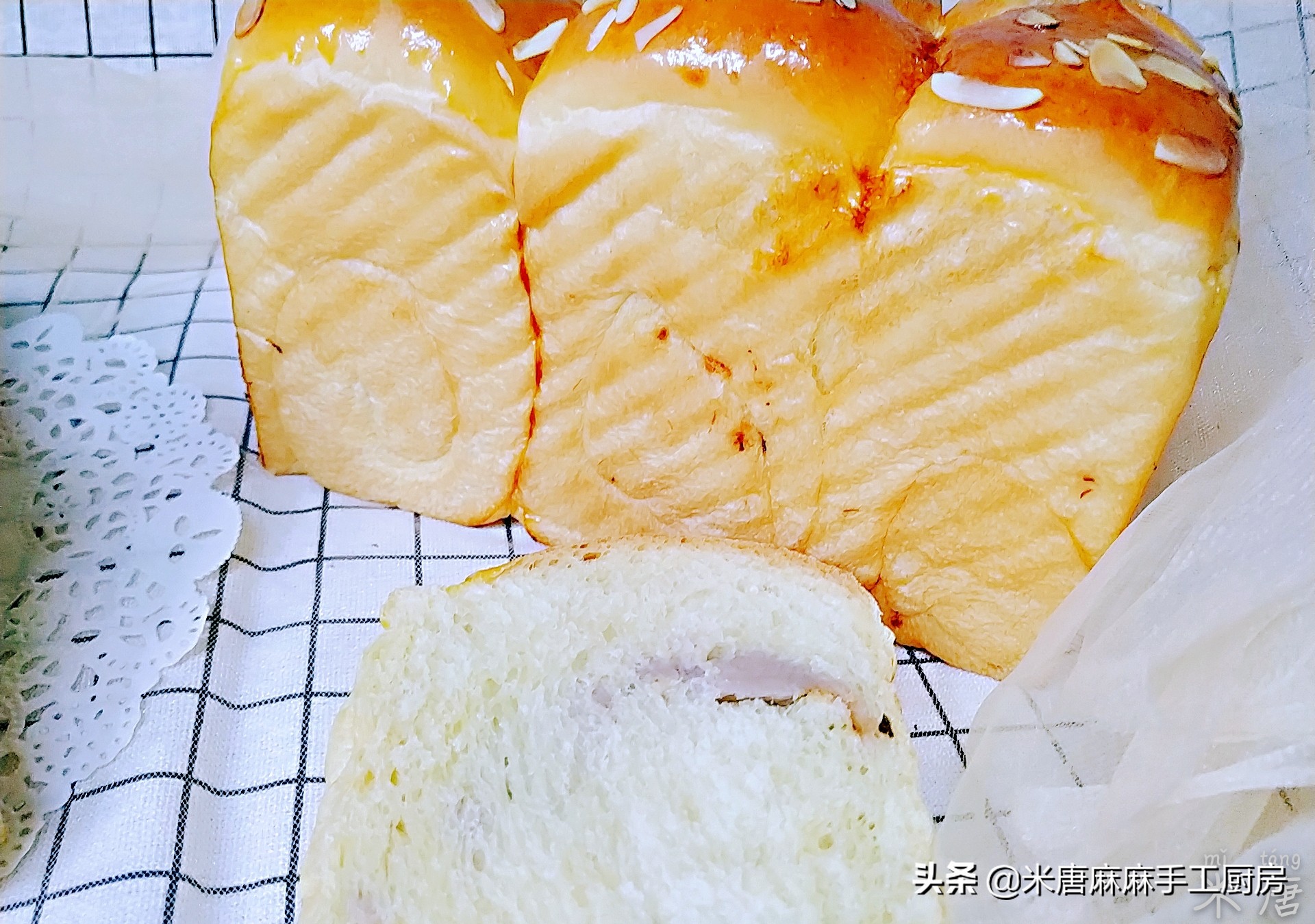 米唐麻麻玩转面团：#吐司日记#芋泥肉松吐司