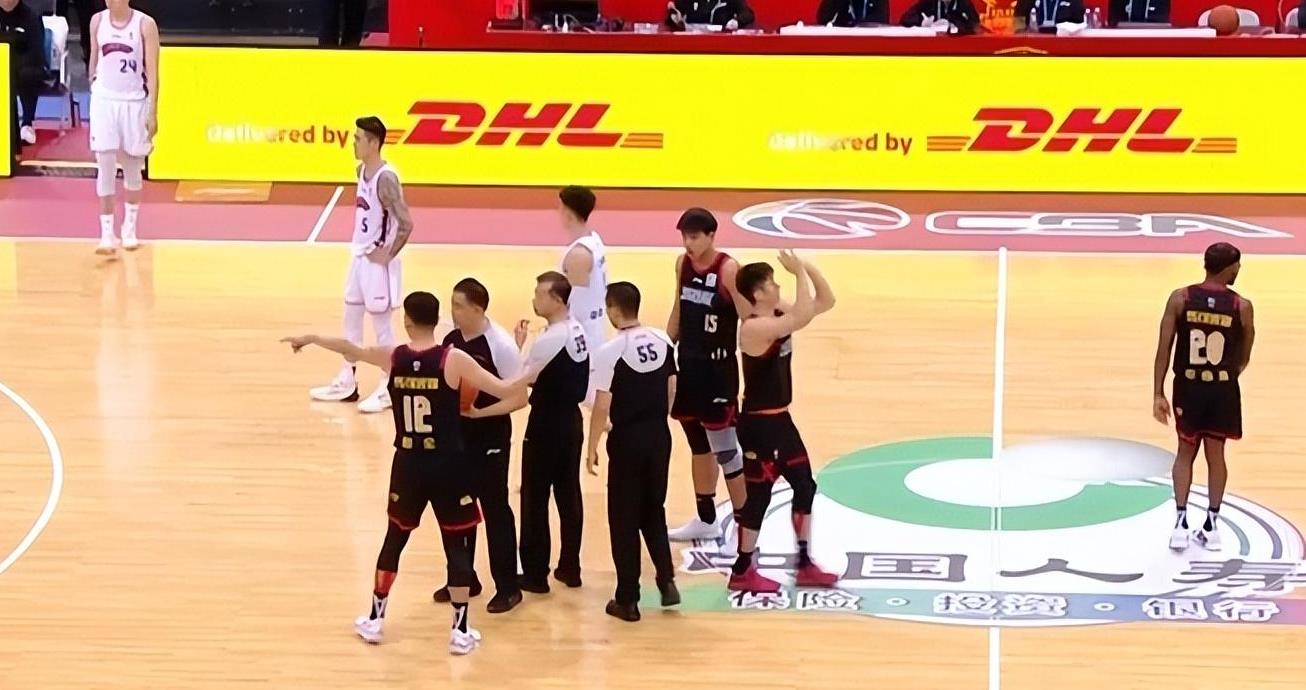 深圳老师法庭怒怼交警精彩视频,深圳老师怒怼交警庭审视频