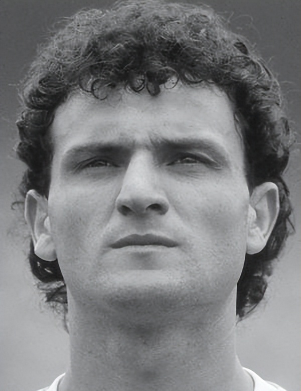 拿过大力神杯的球队有哪些,哪些足球明星拿过大力神杯