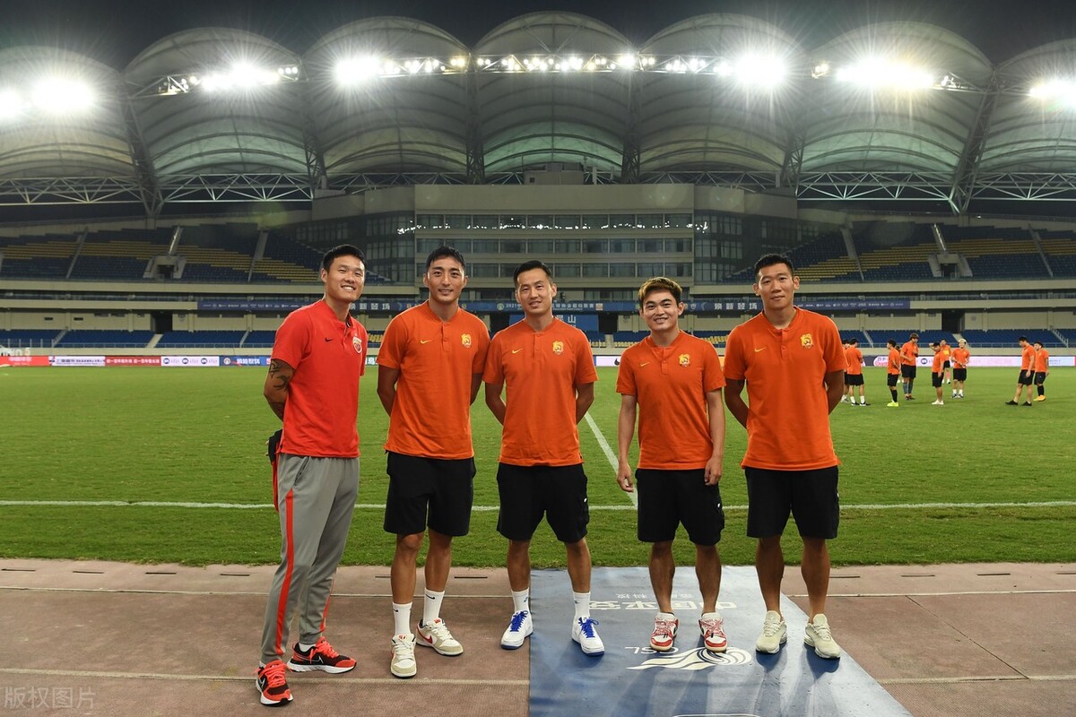 江苏苏宁球员,江苏苏宁这支球队还在踢吗