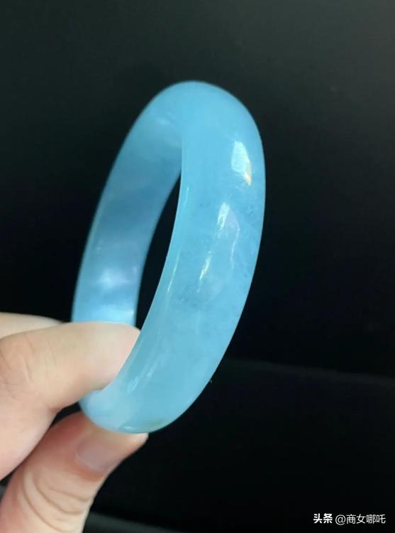 除了金银还有什么首饰,天然宝石制成的手镯