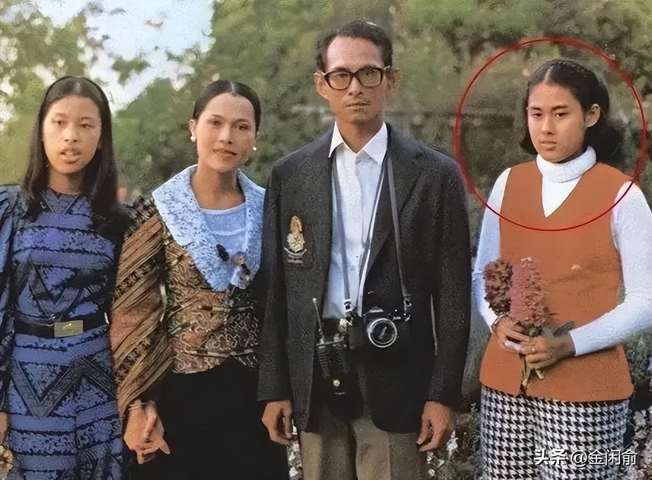 泰王和诗琳通握手,泰王室最新官方消息西拉