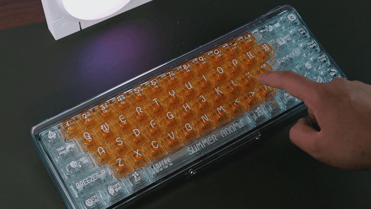 一千块，透明键盘，将手上那2平方做成工艺品的理念，我只爱洛斐