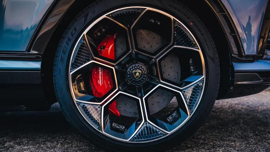 *博兰**基尼纯电SUV开起来怎样，TopGear首试1350马力*博兰**Lanzador