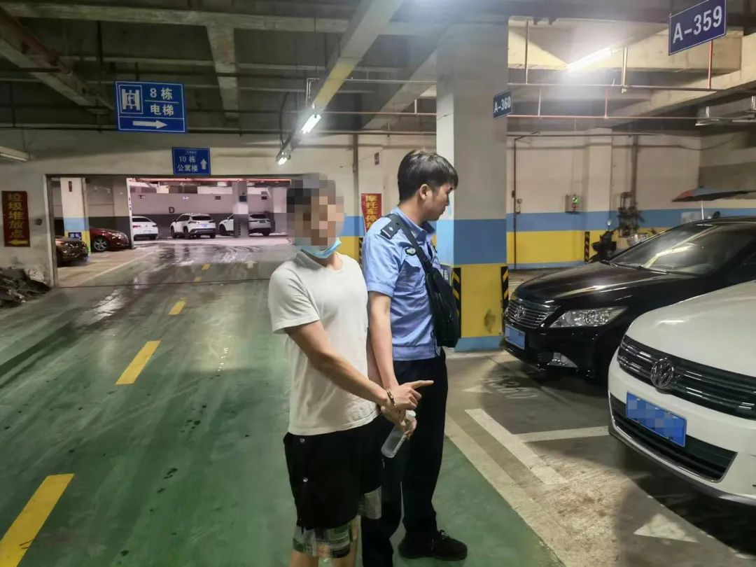 近期贴小卡片被抓的人,贴涉赌小卡片被抓什么罪