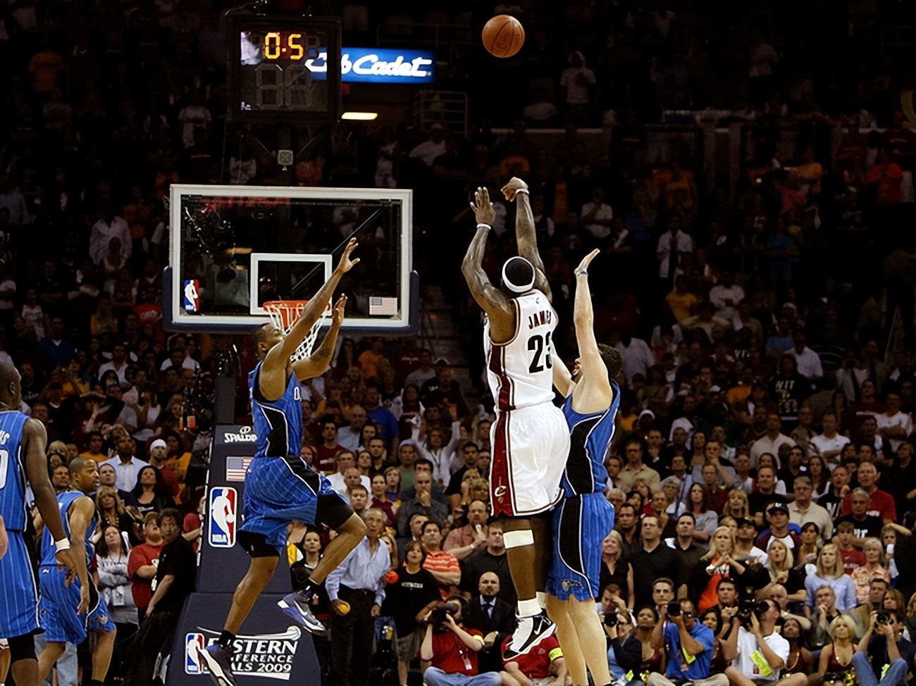 09年骑士詹姆斯绝杀魔术队,2009nba骑士vs魔术