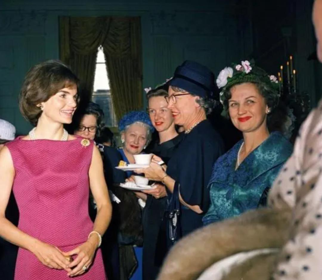 凯特王妃戴的伊丽莎白女王的胸针,伊丽莎白女王的胸针内涵