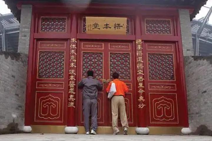 北京一下岗工人自称养生专家,挂号费2千,线下课1万,后来被揭穿了