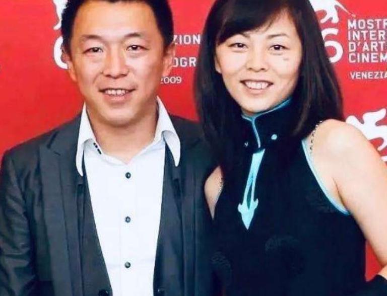 黄渤穿西装帅照,黄渤参加蹭饭真人秀