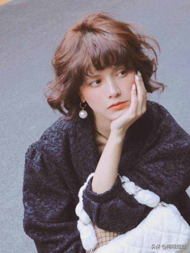 适合高个的齐肩烫发,2020年最流行的齐肩烫发没刘海