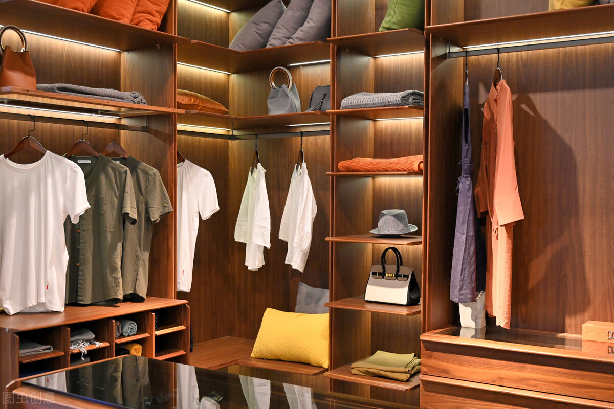 欧派vs索菲亚哪个衣柜做得好,欧派和索菲亚衣柜定制哪家好