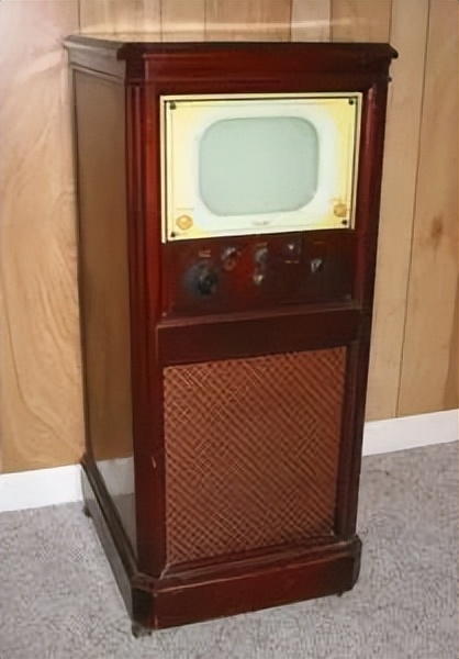 我的无线电之路从父母买电视超高频转换器、玩业余电台就已注定