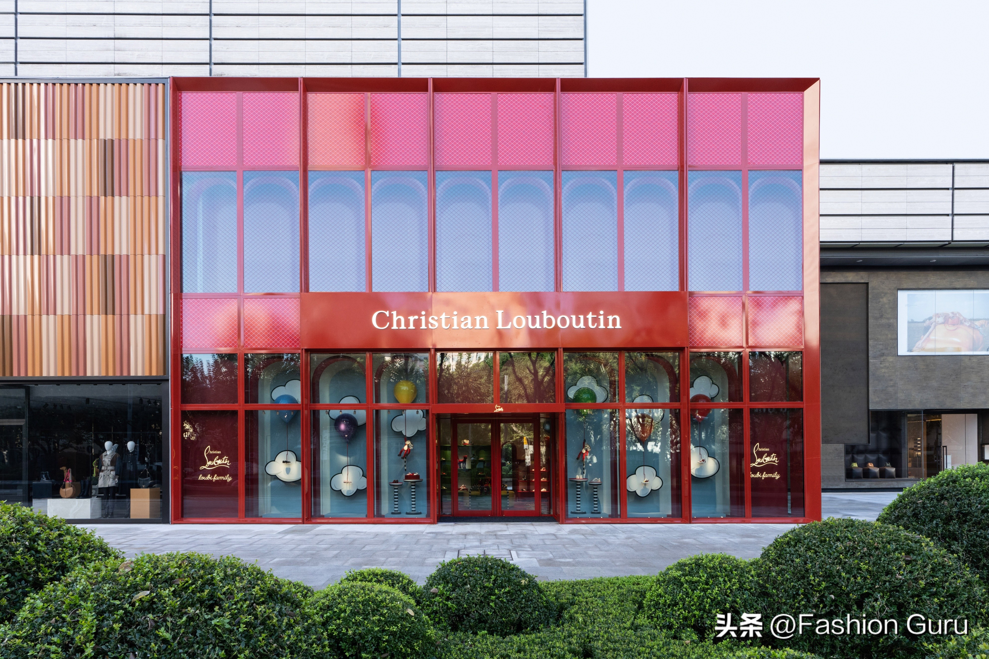 christianlouboutin路铂廷门店,路铂廷christianlouboutin算顶奢吗