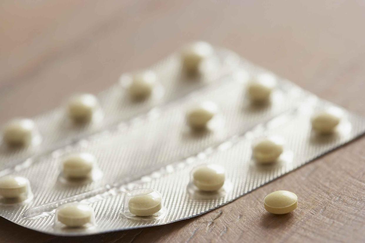 每天一片叶酸有什么功效,45岁女性每天吃一粒叶酸的危害