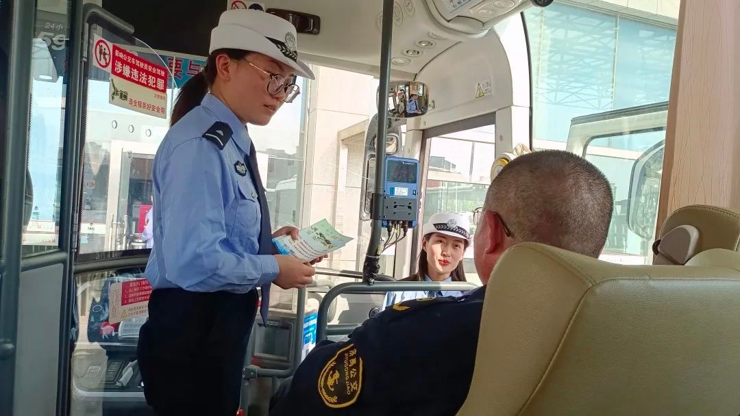 山东交警全方位保障出行安全畅通,暖心2019山东交警温暖守护回家路