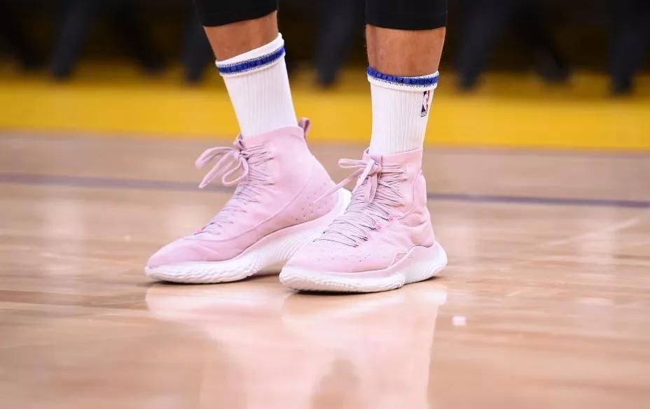 库里四次夺冠数据,库里再夺一冠安德玛