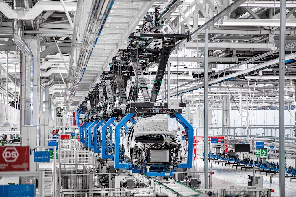 北京奔驰eqe厂里,北京奔驰汽车新能源