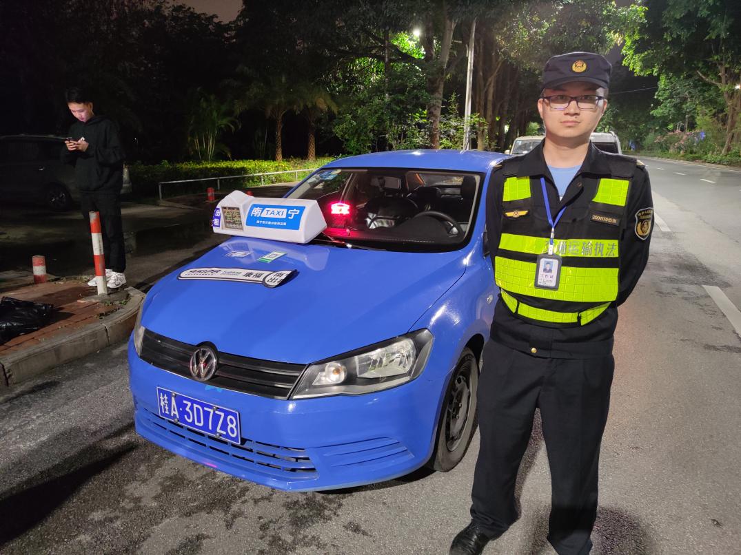 上海打击克隆出租车,克隆出租车背后黑色的产业链