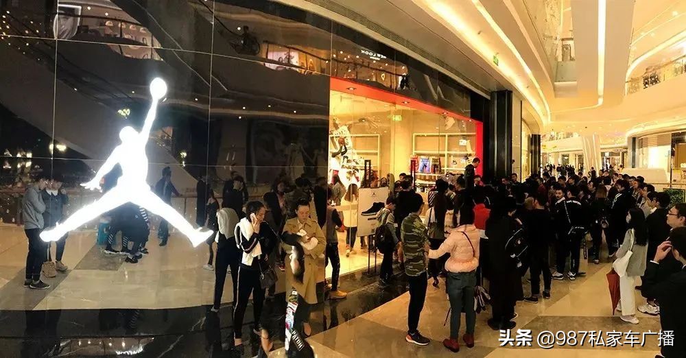 男子买aj,小伙子买aj花了一百多万