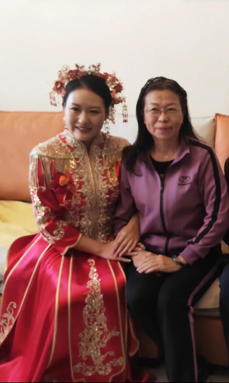 参加侄媳潘雪家的婚礼答谢宴