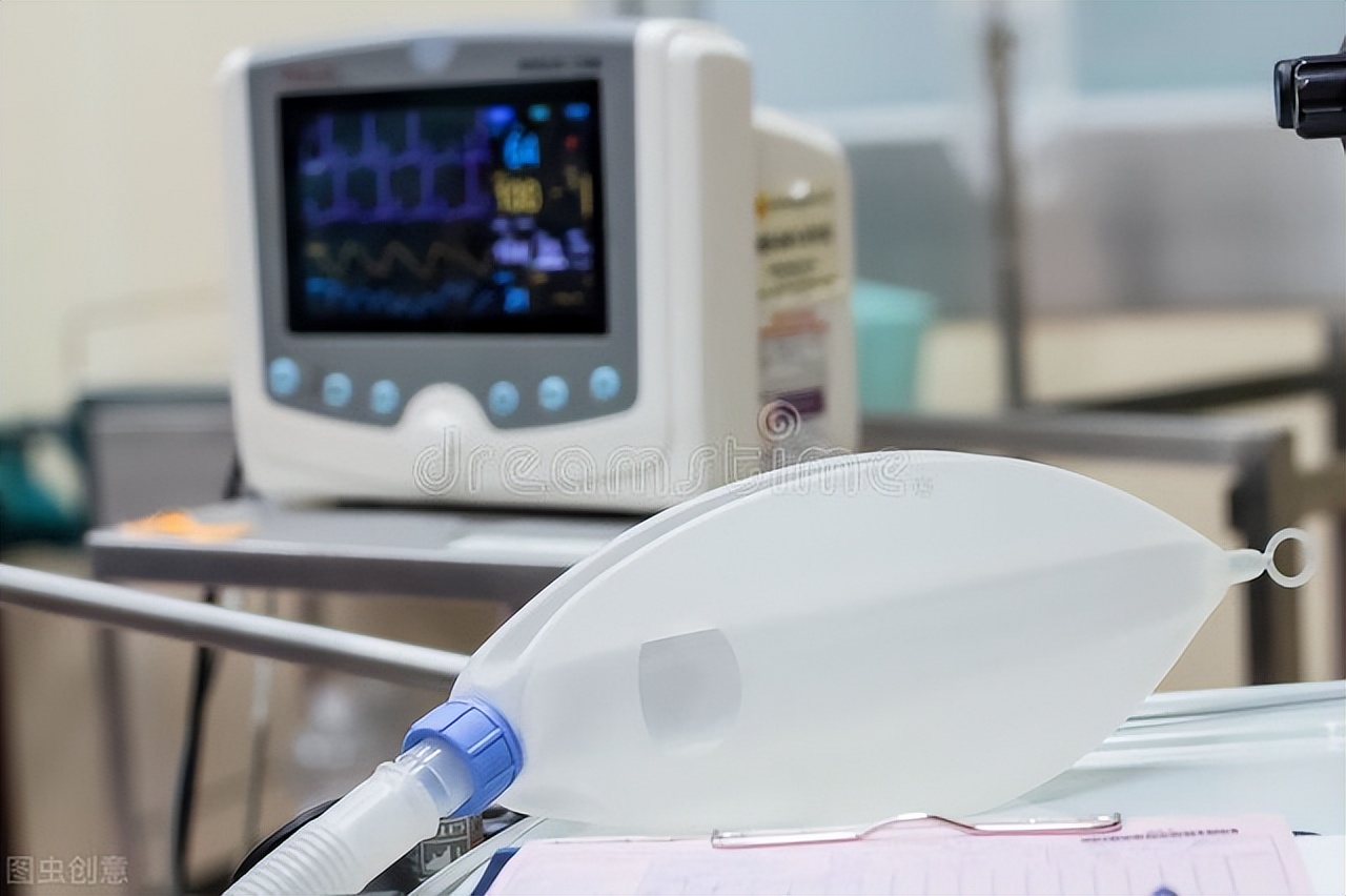 看到患者满腿浸透的纱布，麻醉医生再也忍不住了：你让我怎么救？