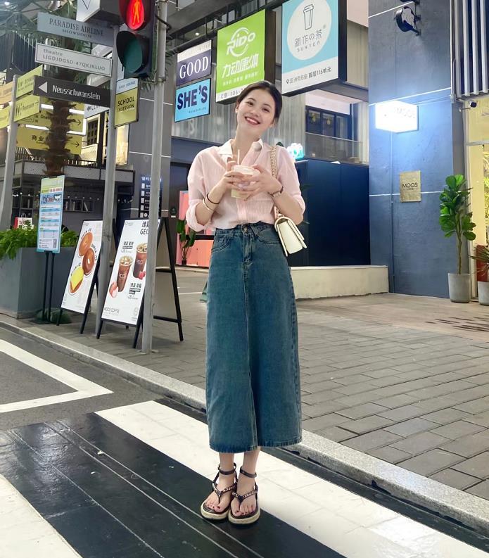 衬衫搭配半身裙气质优雅,衬衫搭配半身裙技巧时尚