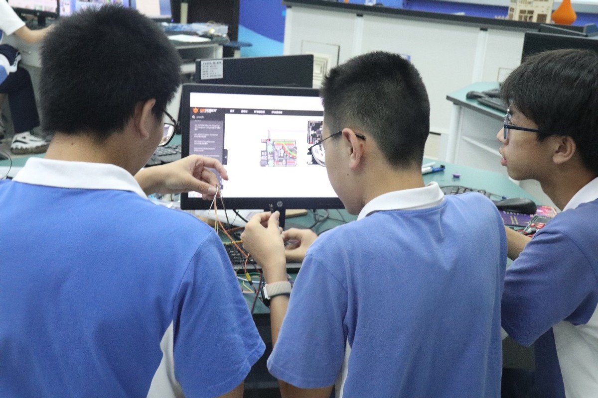 他们看不见我们,他们看不见我